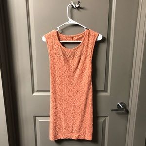 BCBGeneration salmón color lace dress